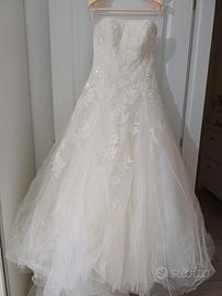 Abito da sposa Pronovias con accessori