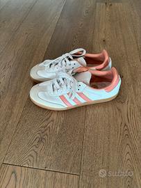 Adidas Samba bianche e pesca