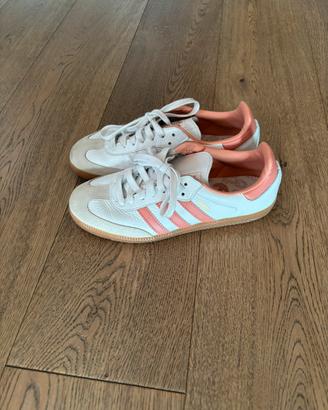 Adidas Samba bianche e pesca