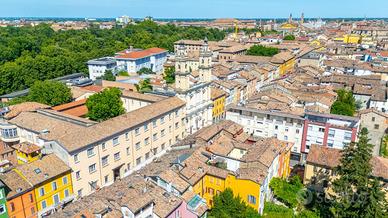 2 LOCALI A PARMA