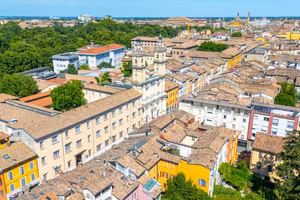 2 LOCALI A PARMA
