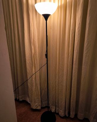 Lampada da terra Ikea luce indiretta