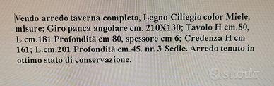 Tavolo,panca, sedie e credenza