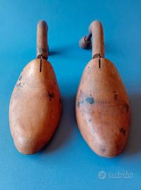 Coppia di tendiscarpe anni '30 (appendiabiti)