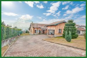 VILLA SINGOLA DISPOSTA SU UN UNICO LIVELLO