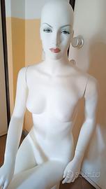 Manichino Donna Seduta con Testa Nuovo Smontabile