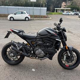 Ducati Monster 937 stealth black