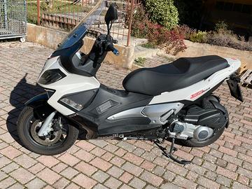 Aprilia SR Max 300 - 2012