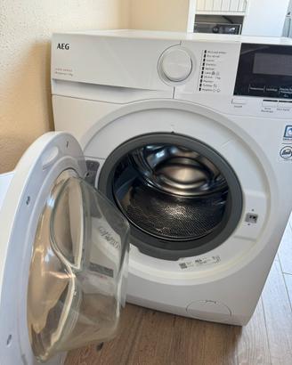 Lavatrice AEG 9kg Serie 6000 cl. A pari al nuovo