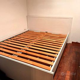 Letto matrimoniale bianco