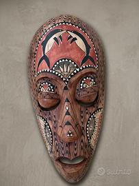 Maschera in legno indonesiana