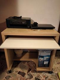 Scrivania con piano estraibile