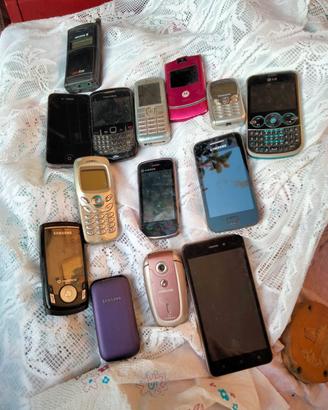 cellulari vintage per pezzi di ricambio 