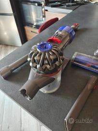 Dyson aspirapolvere v7 originale e batteria NUOVA