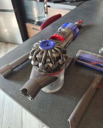 Dyson aspirapolvere v7 originale e batteria NUOVA