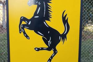 Insegna Ferrari luminosa 