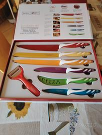 set di coltelli colorati
