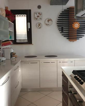 Cucina+elettrodomestici+piano lavoro in okite