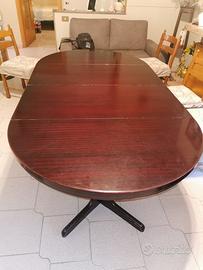 Tavola rotonda di colore marrone