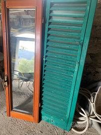 Finestra singola con persiana