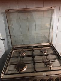 Cucina a gas con forno elettrico