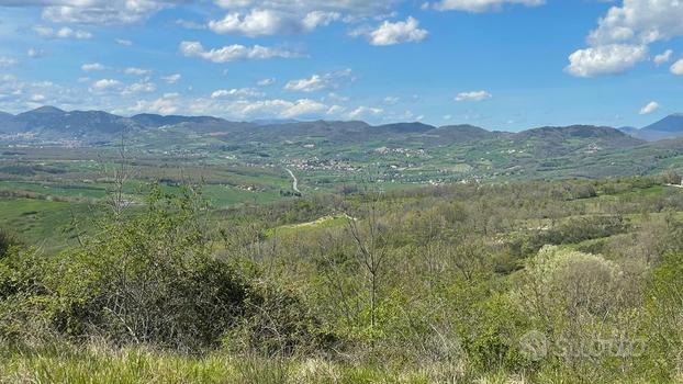 Casale da ristrutturare con terreno di 22,3 ettari