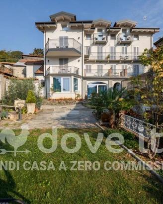 Casa indipendente di 500 m² con più di 5 locali a 