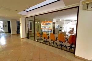 NEGOZIO A DESENZANO DEL GARDA