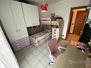 Cameretta a ponte con scrivania