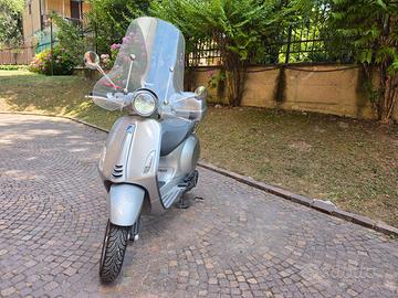 Vespa Elettrica 2023