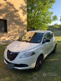 lancia ypsilon BENZINA METANO