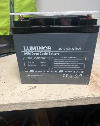Batteria al piombo 12v45Ah nuova mai usata
