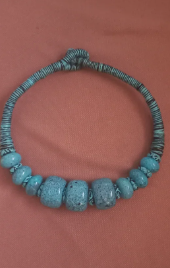 Collana blu con pietre girocollo