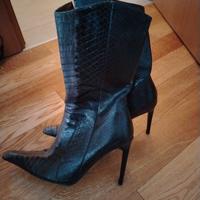 stivaletto pitonato 