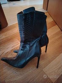 stivaletto pitonato 