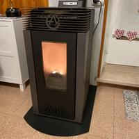 Stufa a pellet praticamente nuova