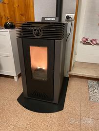 Stufa a pellet praticamente nuova