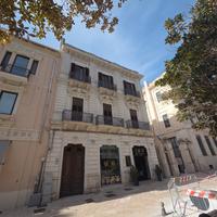 3 vani più monolocale palazzo d'epoca centralissim