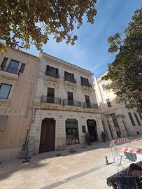 3 vani più monolocale palazzo d'epoca centralissim