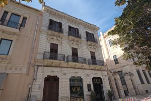 3 vani più monolocale palazzo d'epoca centralissim