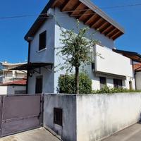 VILLETTA BIFAMILIARE ZONA MARE