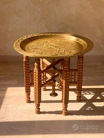 Tavolo Marocchino in Ottone e Legno Intagliato