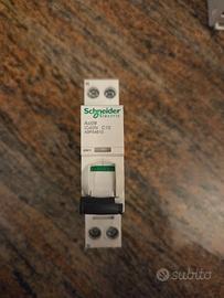 Magnetotermico Schneider Electric iC40N C10