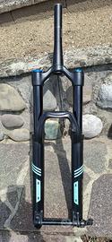 Forcella fox 27.5 160mm grip2