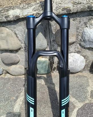 Forcella fox 27.5 160mm grip2