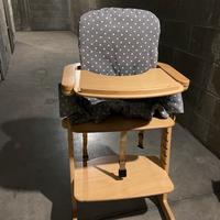 Seggiolone in legno + giochino