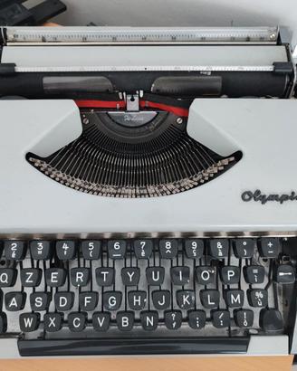 Macchina da scrivere Olivetti OLYMPIA DELUXE