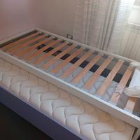 Letto singolo con rete sotto