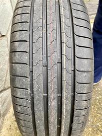Pneumatici nuovi