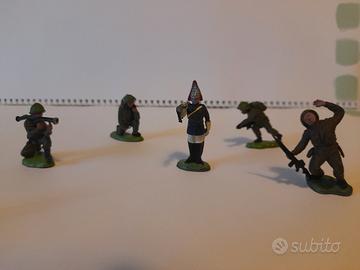 LOTTO DI 5 SOLDATINI FOR BRITAINS LTD.